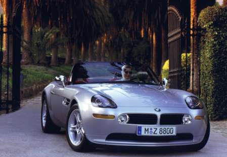 bmwz8_vill[1].jpg (19520 bytes)